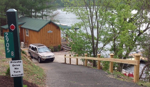 CATFISH COTTAGE-LAKE WATAUGA, TN -WATERFRONT-PRIVATE DOCK