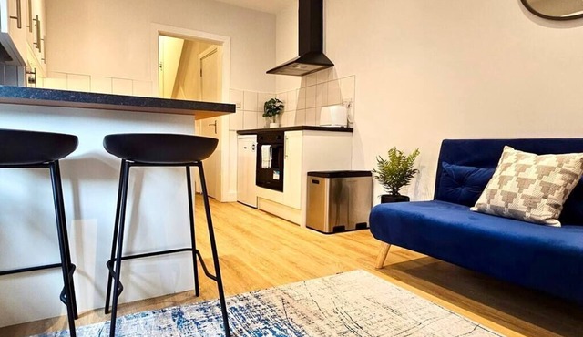 Cathays Apartments No.3 by Switchback Stays