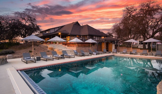 Cathedral by AvantStay | W/Sauna, Pool Table & Views of the Rolling Hills