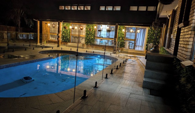 Cathedral Home apartment w/firepit, swing, pool, + hiking trails, shopping mall