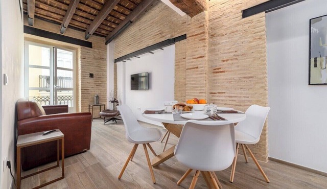 CATHEDRAL LUXURY 2BR, 2BA, BALCONIES, AC, Wifi
