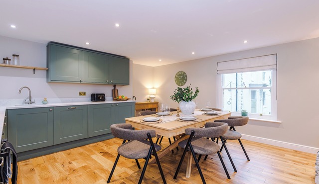 Cathedral View - Hop, Skip & Jump to the Cathedral