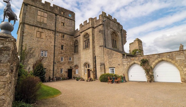 CATHERINE PARRS SEWING ROOM, romantic, with a garden in Bedale