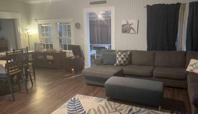Cathy's Cottage By The Bay