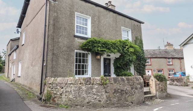 CATON LANE HOUSE, pet friendly, with open fire in Cark In Cartmel