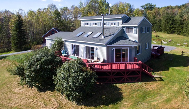 Catskill Contemporary with Fireplace near wedding venues sleeps 15