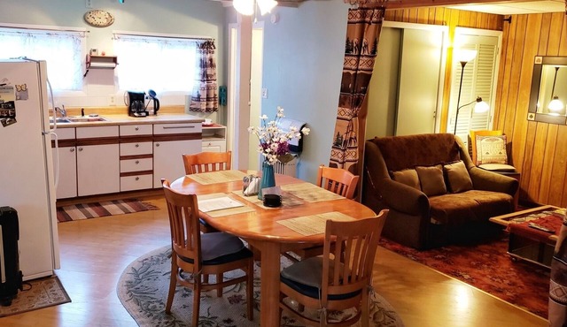 Catskill Cottage - Cozy Getaway For Up To 6, near Windham & Hunter, NY skiing