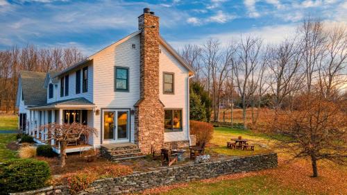 Catskill Park Farm by AvantStay Huge Yard Fire Pit Near Windham Ski Resort