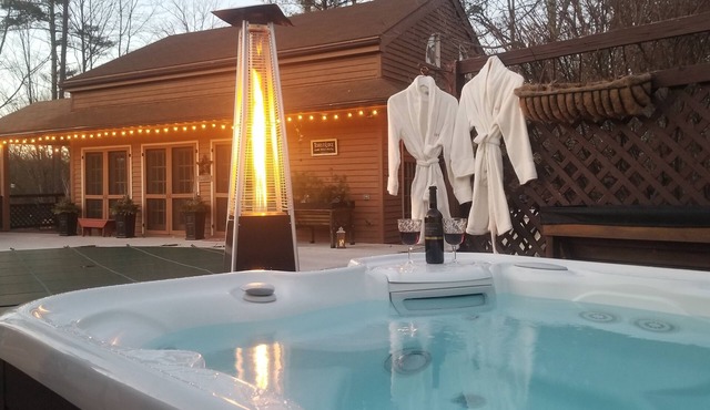 Catskill Spring Adventures! Book this cottage w/hot tub & indoor fireplace