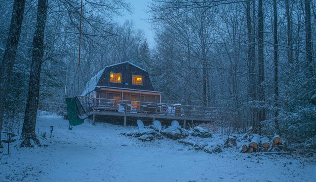 Catskills Dream Lakehouse: Lake | Pool | Hot Tub