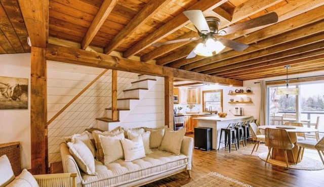 Catskills Lazy Lake House. A Superior 3 BR Retreat.