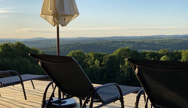Catskills Mountaintop House w/HOT TUB and VIEWS!
