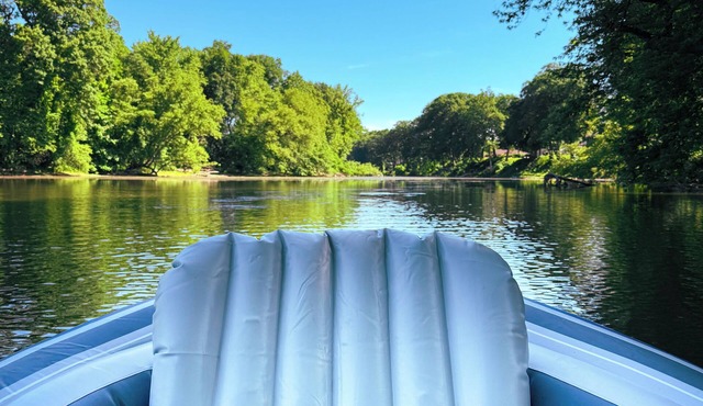 Catskills River Retreat: Large Waterfront 4BR Home Sleeps 11 Guests