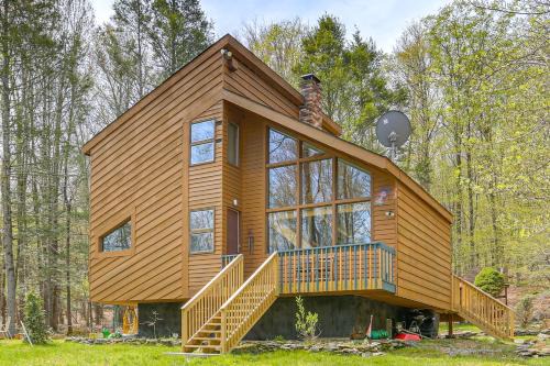 Catskills Serenity! Cozy Vintage Cabin on 10 Acres