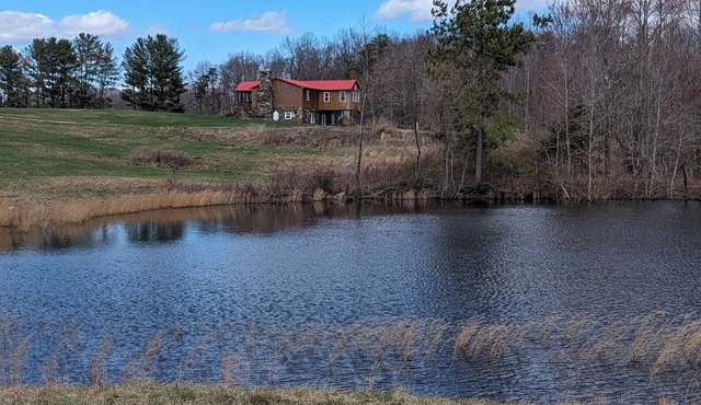 Cattle farm getaway in Virginia's best wine & beer country! Fiber Optic Wi-Fi!