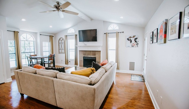 Cattle House - Soak in the Texas Hill Country vibe