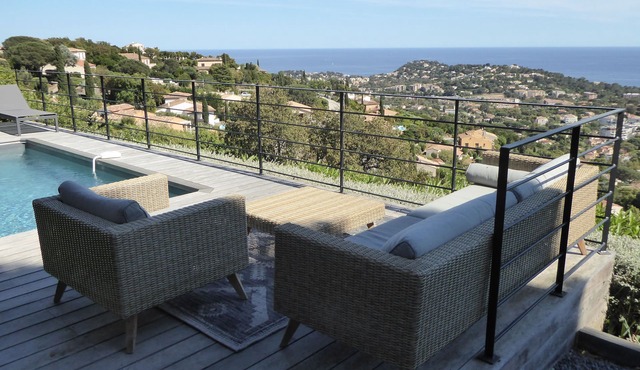 CAVALAIRE - BEAUTIFUL SEA VIEW - RENOVATED VILLA FACING SOUTH