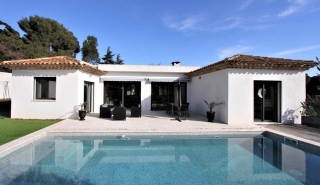 Cavalaire-Sur-Mer: Magnificent villa with swimming pool 800m from the beaches