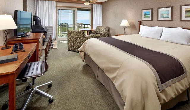 Cavalier Ocean View King Room | Heated Pools, Fire Pits & Steps to Whale Trail