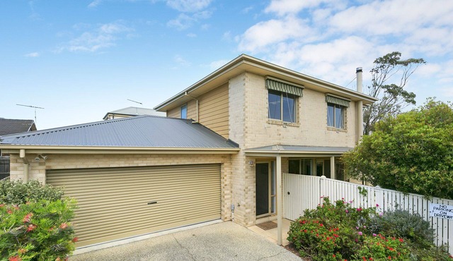 Cavalier (Zeally Bay Rd): 4 BR, 2 BA House in Torquay, Sleeps 9