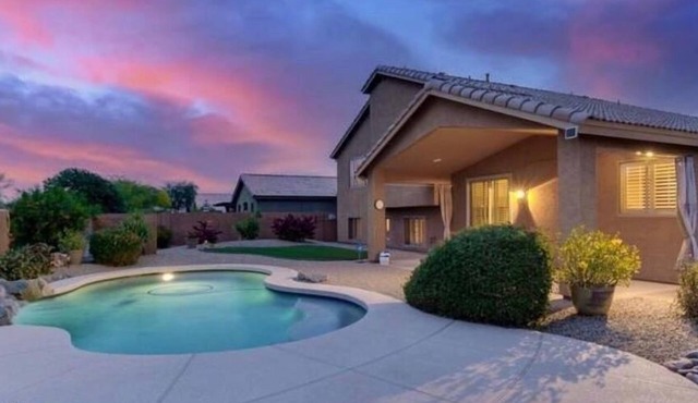Cave Creek Beauty, Great Location, Spacious Executive Home - HEATED POOL!