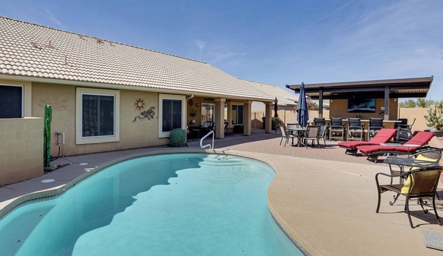 Cave Creek Desert & Entertainment Oasis