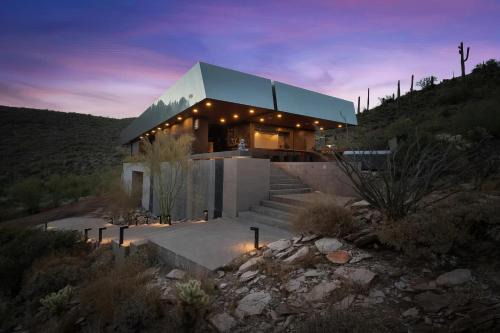 Cave Creek - Mountain Views, Hot Tub & Fire Pit