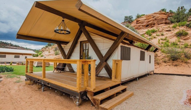 Cave Lakes Canvas Cabin Suite with Soaker tub #2