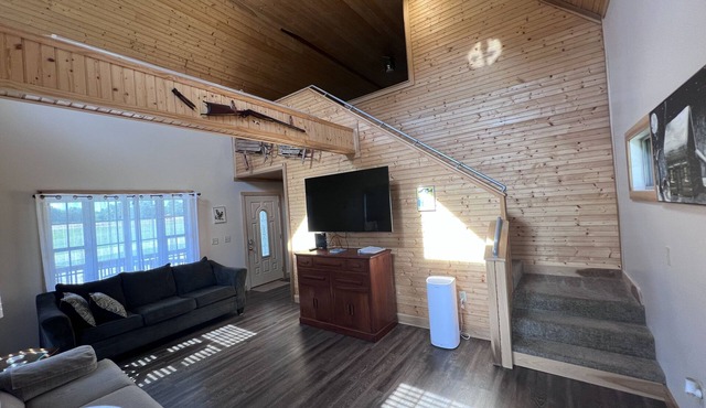 Cave Run Lake/Morehead State University Area Fully Equipped, Private Cabin