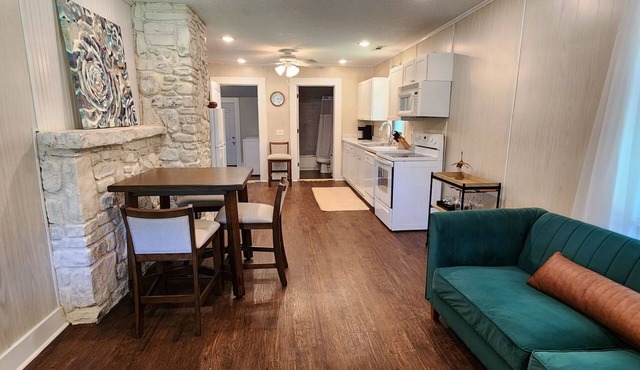 Cave Springs Cottage