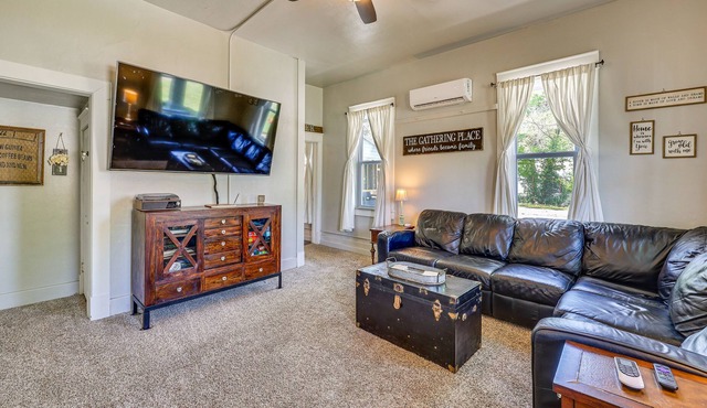 Cave Springs Home ~ 16 Mi to Razorback Stadium!