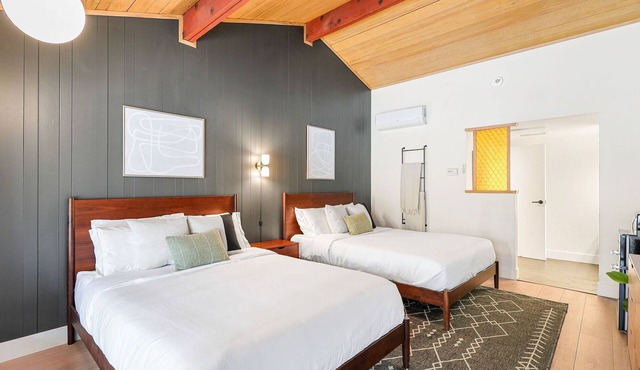 Cave Springs Resort Hotel Room 9 (Visit Mt Shasta)