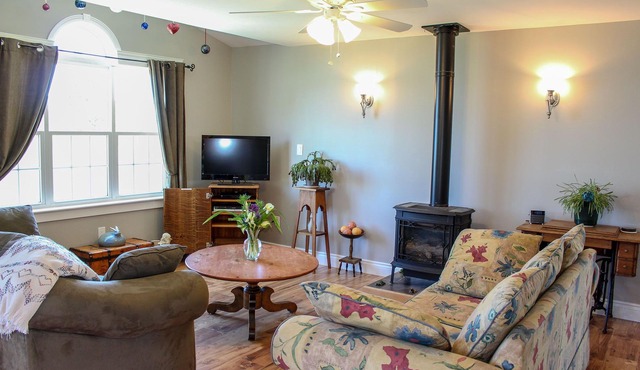 Cavendish Beach Cottage - close to beaches, attractions and restaurants