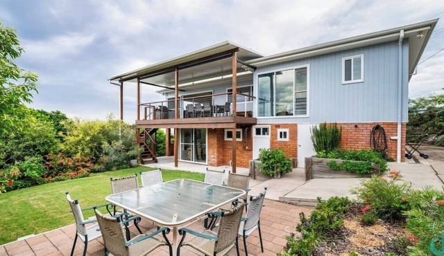 Caves Cottage - gorgeous 180 degree ocean views