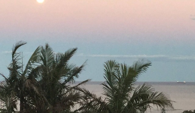 Caves Cottage. Views 5 minutes walk to beach 4 bedrooms 3 bathrooms