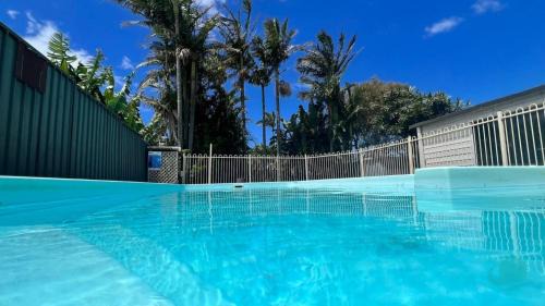 Caves Getaway - Pool, Air conditioned and close to the beach