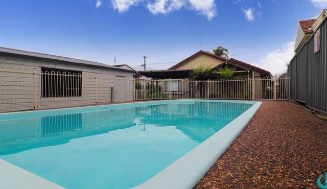 Caves Getaway - pool, beach, DOG friendly & air-conditioned for comfort