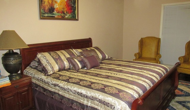 Cayce Charm Minutes to Downtown Columbia