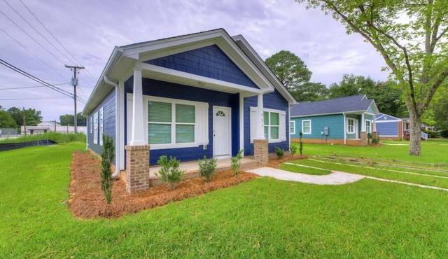Cayce Sister Houses | Sleeps 14 | Mins to CAE