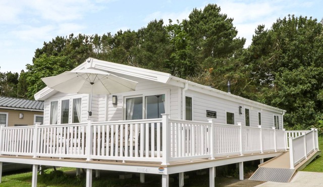 Cayton Pines Lodge at Cayton Bay Holiday Park