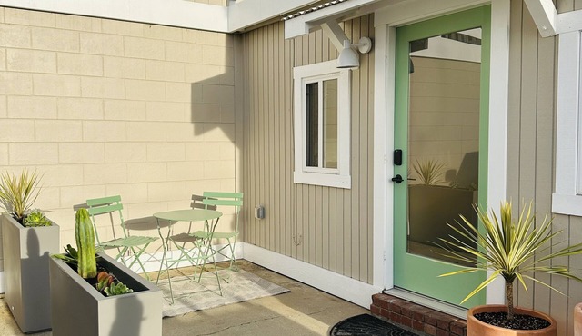 Cayucos Cottage Studio ll Modern Peak-A-Boo Ocean Views