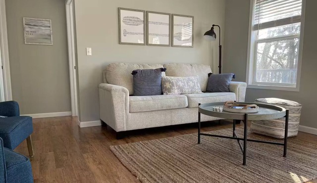 Cayuga Lake Cottage near Aurora - Wineries, Brewery, Trails and Lakefront.