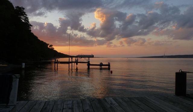 Cayuga Lake Cottage near Ithaca, Taughannock Falls State Park and Trumansburg, N