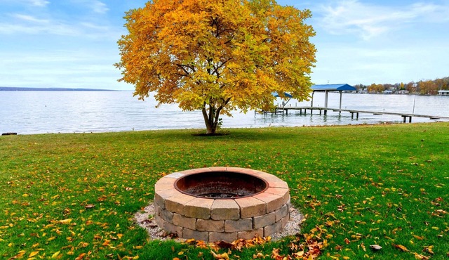 Cayuga Lakefront | Pool | Dock | FLX Wine Trail
