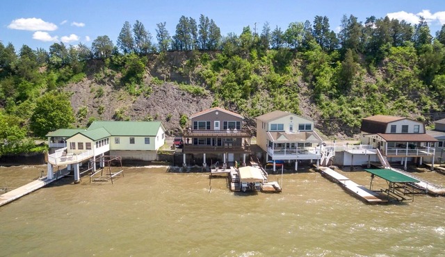 Cayuga Lakeside - Close to Ithaca!