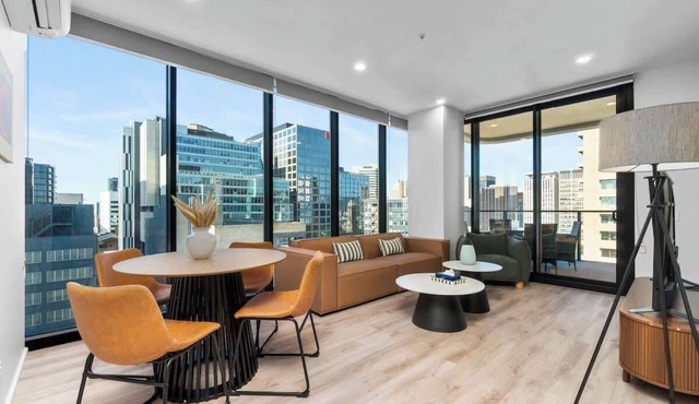 CBD 2BR Luxe Escape – Walkable & Free Parking