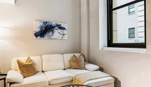 CBD OTR Gym, Pool, Free Parking, Steps to Stadiums