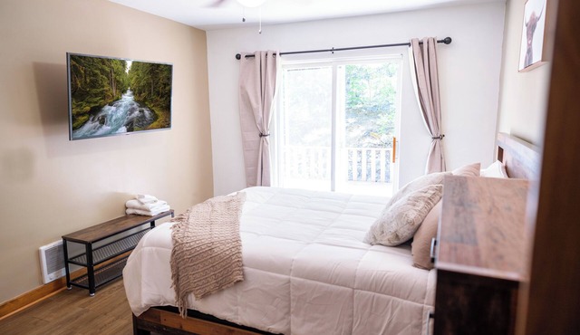 CDA River Condo: Fishing, Sleding, Floating, Skiing