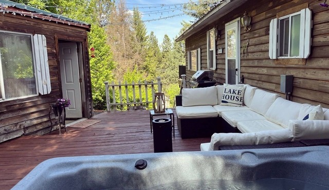 CDALake-Kayaks-Hottub-BoatSlip-PoolTable