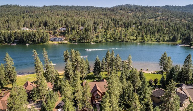 CDAs Finest Secluded Waterfront Estate 7000 Sq ft 5 Forested Acres-Close to town